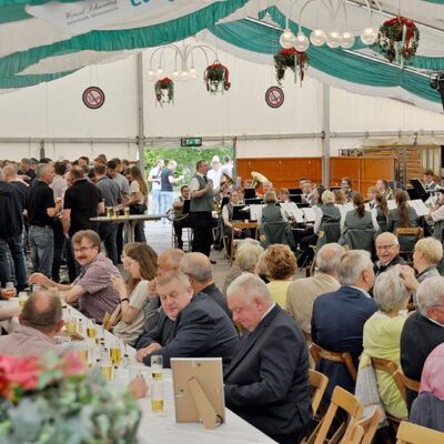 Bild vergr&ouml;&szlig;ern: Sch&uuml;tzenfest H&uuml;lsten