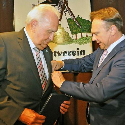 Bild vergr&ouml;&szlig;ern: Bundesverdienstkreuz Hensel