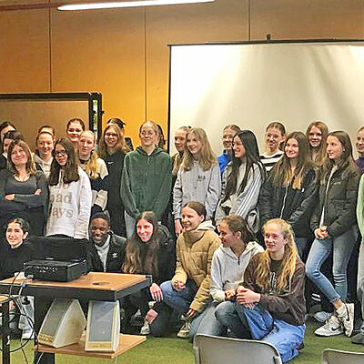 Sch&uuml;ler/innen auf dem Weg zum "Sozialf&uuml;hrerschein"
