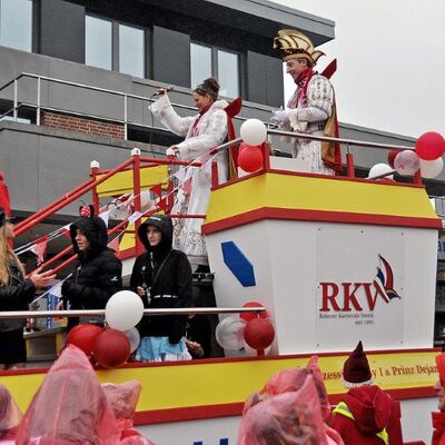 Bild vergr&ouml;&szlig;ern: Karnevalsumzug RKV