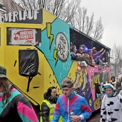 Bild vergr&ouml;&szlig;ern: Karnevalsumzug RKV