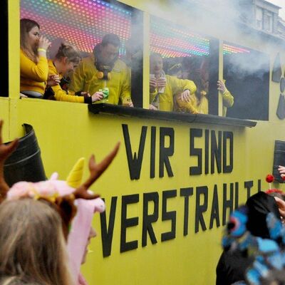 Bild vergr&ouml;&szlig;ern: Karnevalsumzug RKV