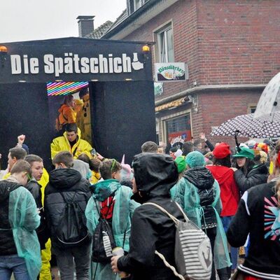 Bild vergr&ouml;&szlig;ern: Karnevalsumzug RKV
