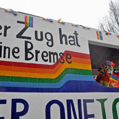 Bild vergr&ouml;&szlig;ern: Karnevalsumzug RKV