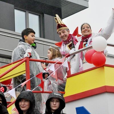 Bild vergr&ouml;&szlig;ern: Karnevalsumzug RKV