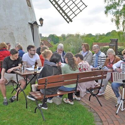 Bild vergr&ouml;&szlig;ern: Maibaum - Maisingen HV 8.5.23 007 (1)