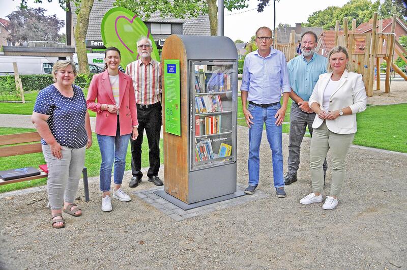 Bild vergrößern: Bücherschrank Westenergie Park am Ehrenmal