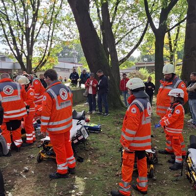 Bild vergr&ouml;&szlig;ern: Berufsfeuerwehr-Tag / Rettungswachen-Wochenende