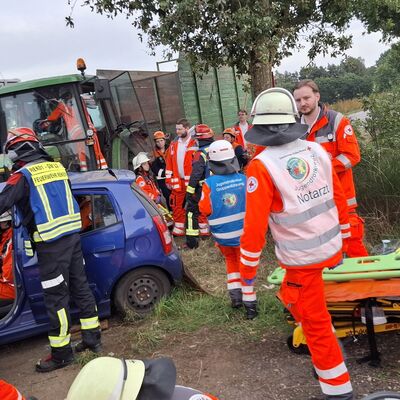 Bild vergr&ouml;&szlig;ern: Berufsfeuerwehr-Tag / Rettungswachen-Wochenende